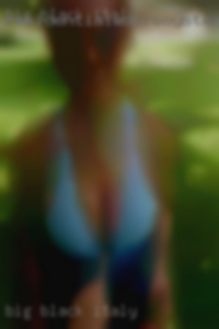Big black woman golden pussy nude in Italy.